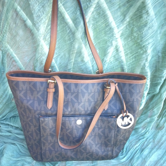 Michael Kors - Picture 1 of 7